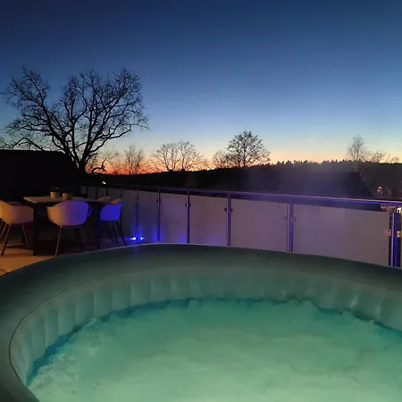 Wellness-Penthouse Mit Outdoor-Whirlpool, 36-Qm-Dachterrasse & Privatparkplatz