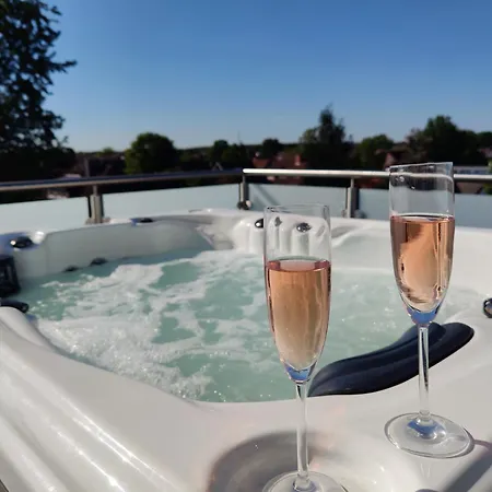 Penthouse Mit Whirlpool Im Herzen Von Niedersachsen * Burgwedel (Lower-Saxony)