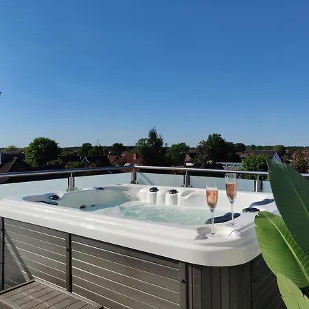 아파트 Wellness-penthouse Mit Outdoor-whirlpool, 36-qm-dachterrasse & Privatparkplatz *